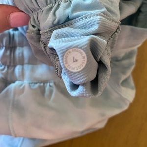 lululemon hotty hot short size 4 light blue pattern